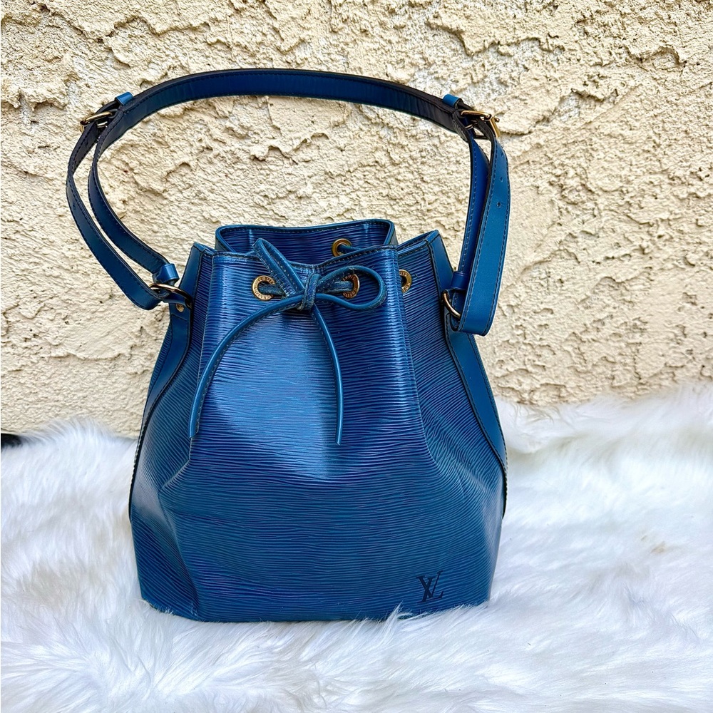 Louis Vuitton Epi Noe petite Blue Bucket Bag